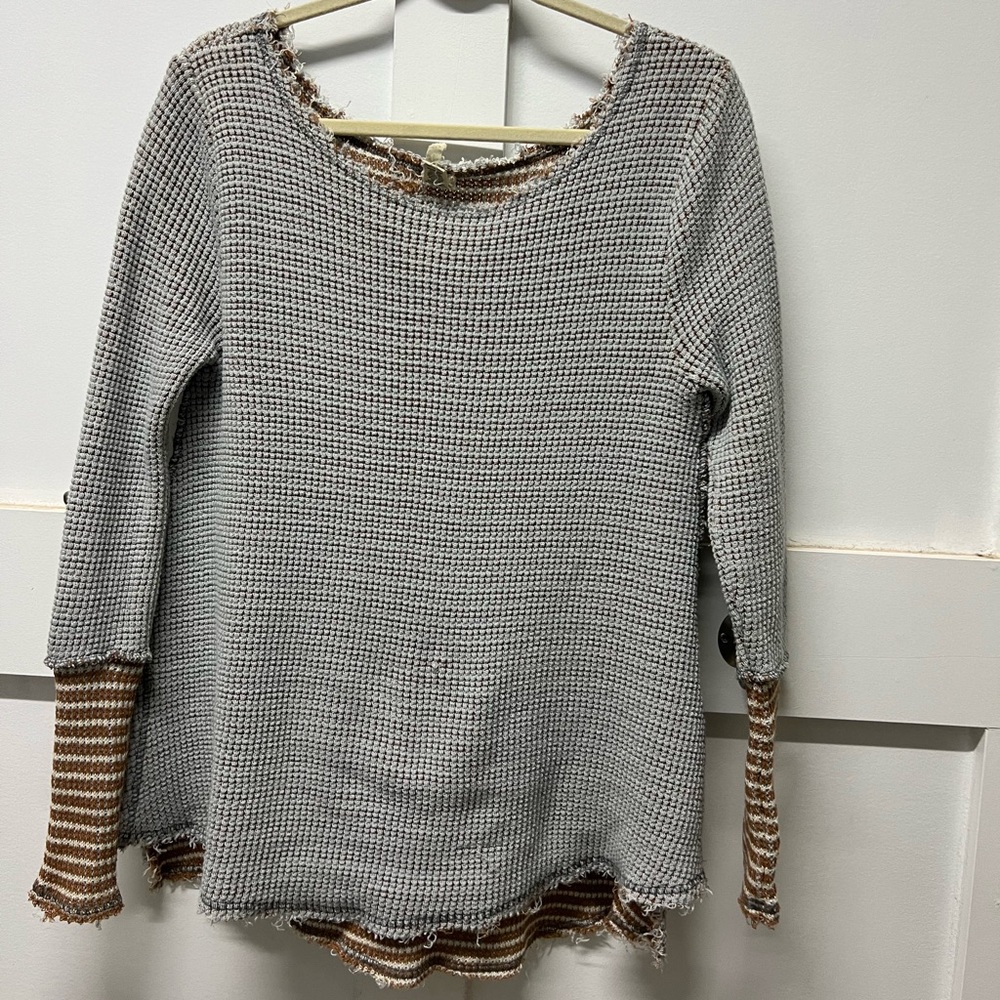 Gimmicks by BKE Sweater
